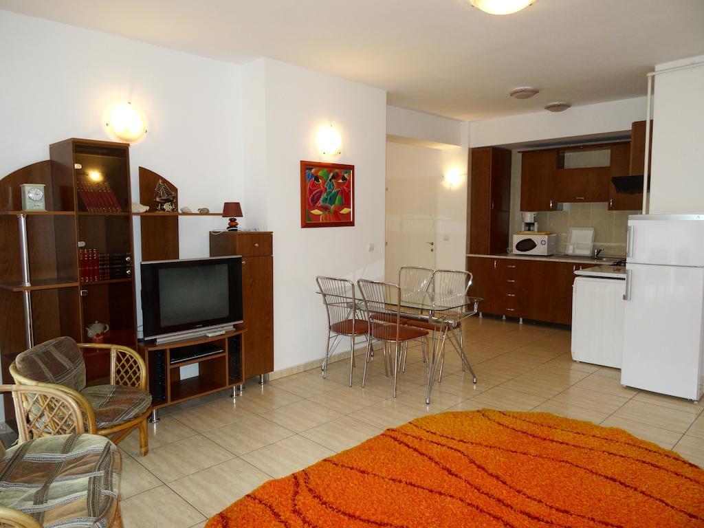Club Topaz Apartments Нептун Номер фото
