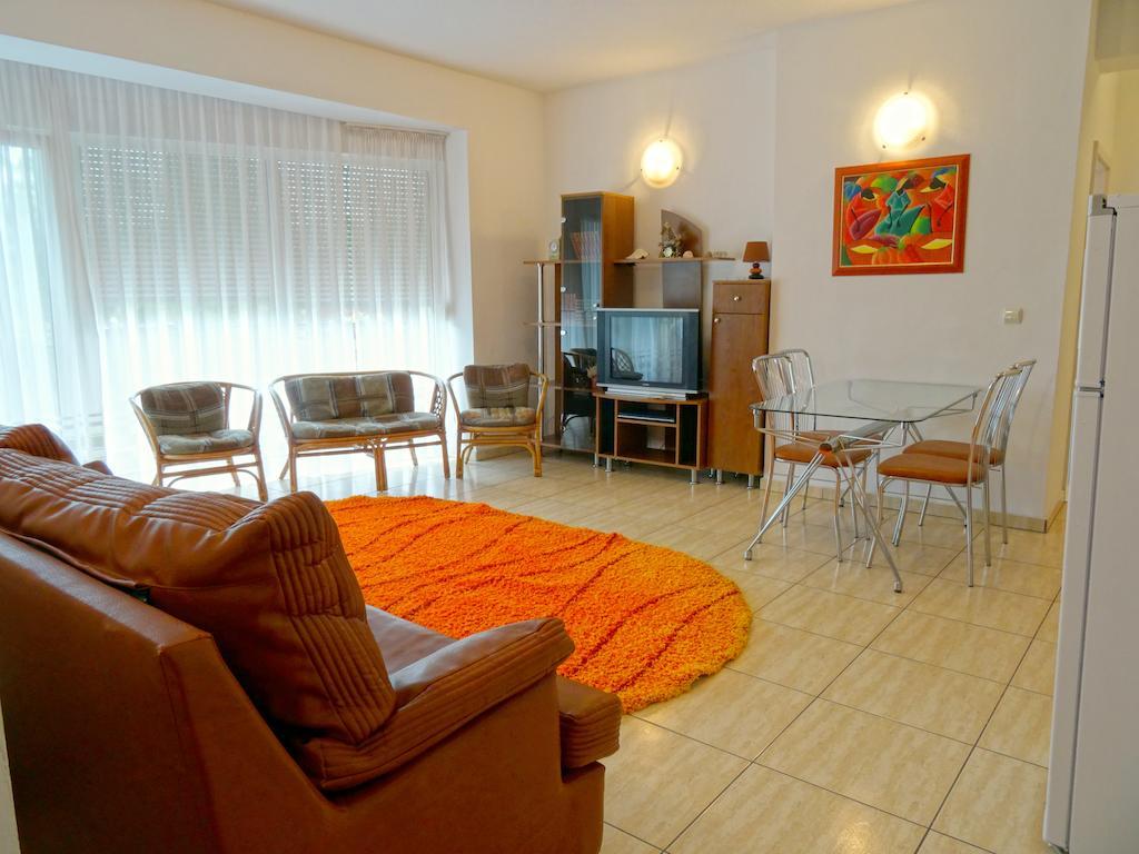 Club Topaz Apartments Нептун Номер фото