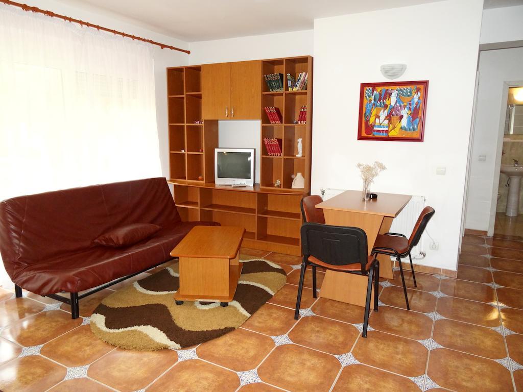 Club Topaz Apartments Нептун Номер фото