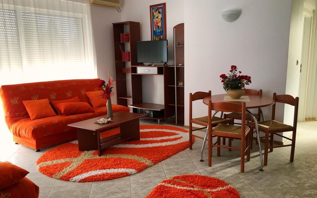 Club Topaz Apartments Нептун Экстерьер фото