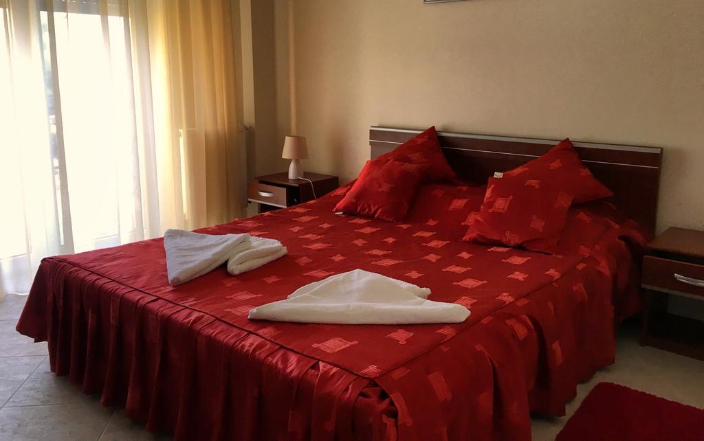 Club Topaz Apartments Нептун Экстерьер фото