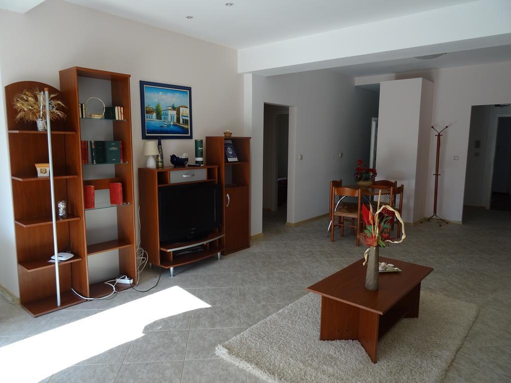 Club Topaz Apartments Нептун Экстерьер фото