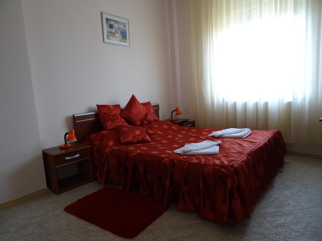 Club Topaz Apartments Нептун Экстерьер фото