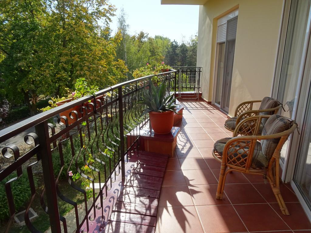 Club Topaz Apartments Нептун Экстерьер фото