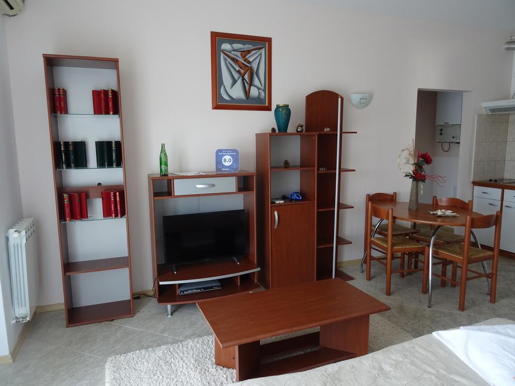 Club Topaz Apartments Нептун Экстерьер фото