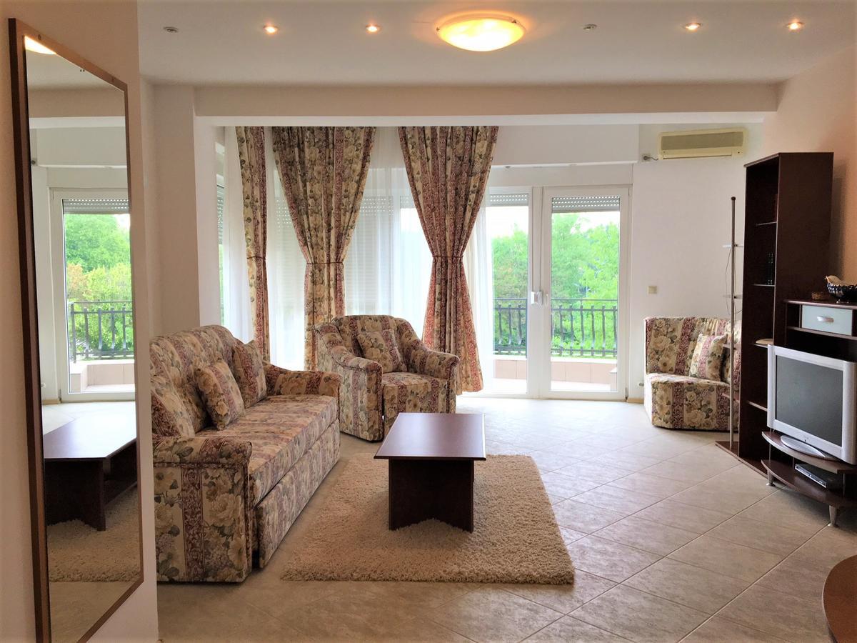 Club Topaz Apartments Нептун Экстерьер фото