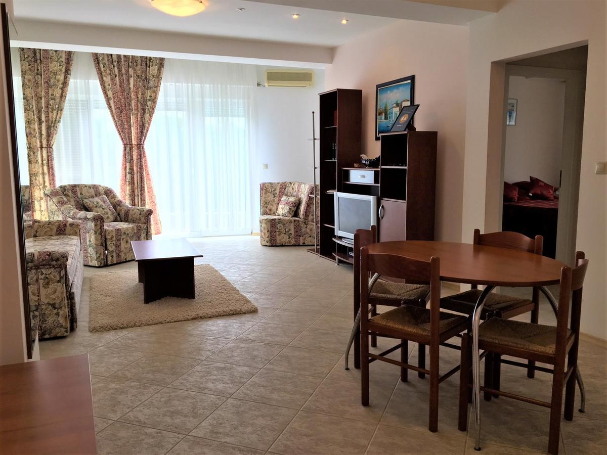 Club Topaz Apartments Нептун Экстерьер фото